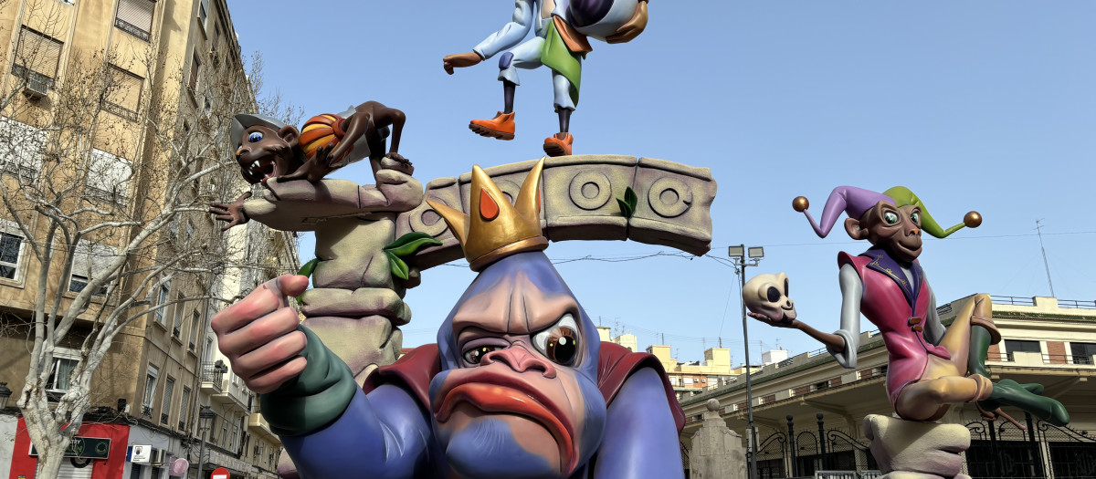 Una de las fallas plantadas en Valencia