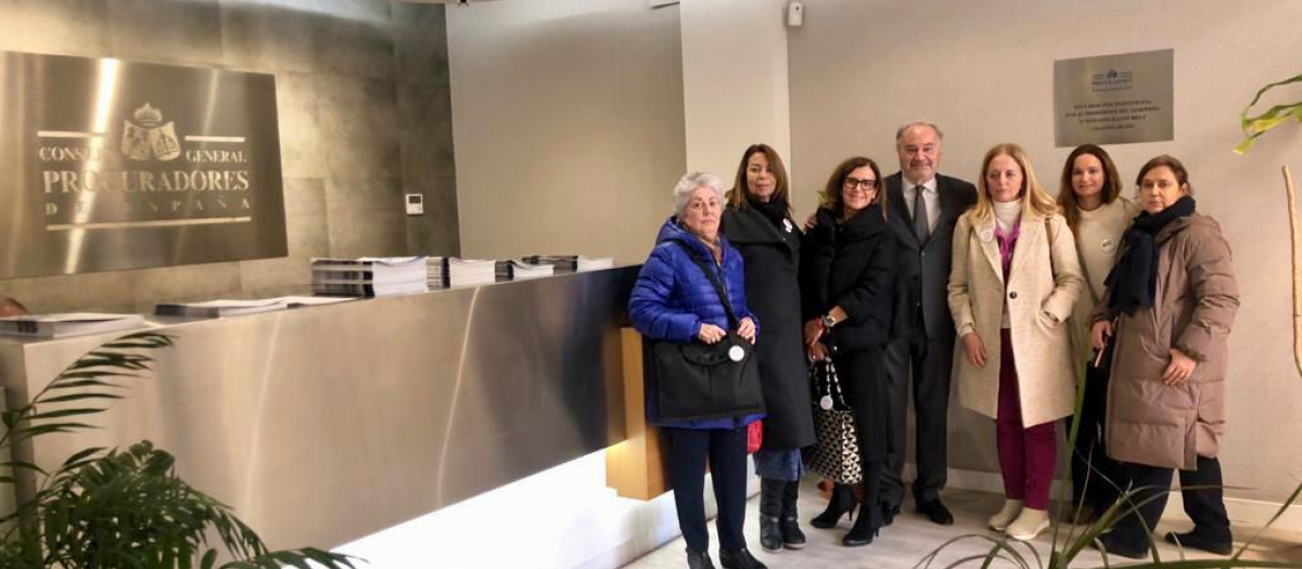Los procuradores mutualistas en su visita de diciembre al Consejo General de Procuradores de España