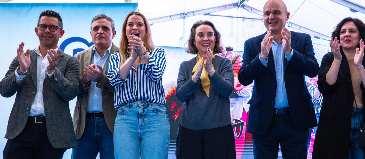 La presidenta de Baleares, Marga Prohens, y la dirigente del PP, Cuca Gamarra, en un acto en Ibiza