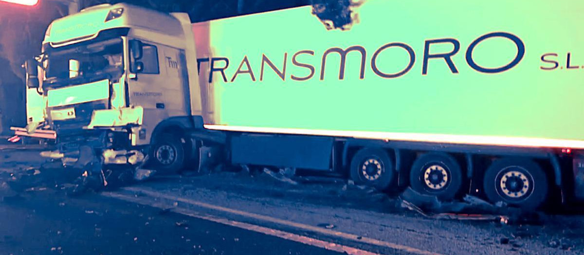 Esta es la posición en la que quedó el camión tras el accidente