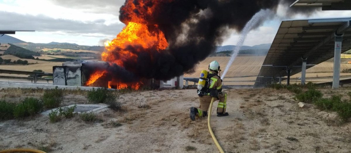 Incendio en unas placas solares en Álava