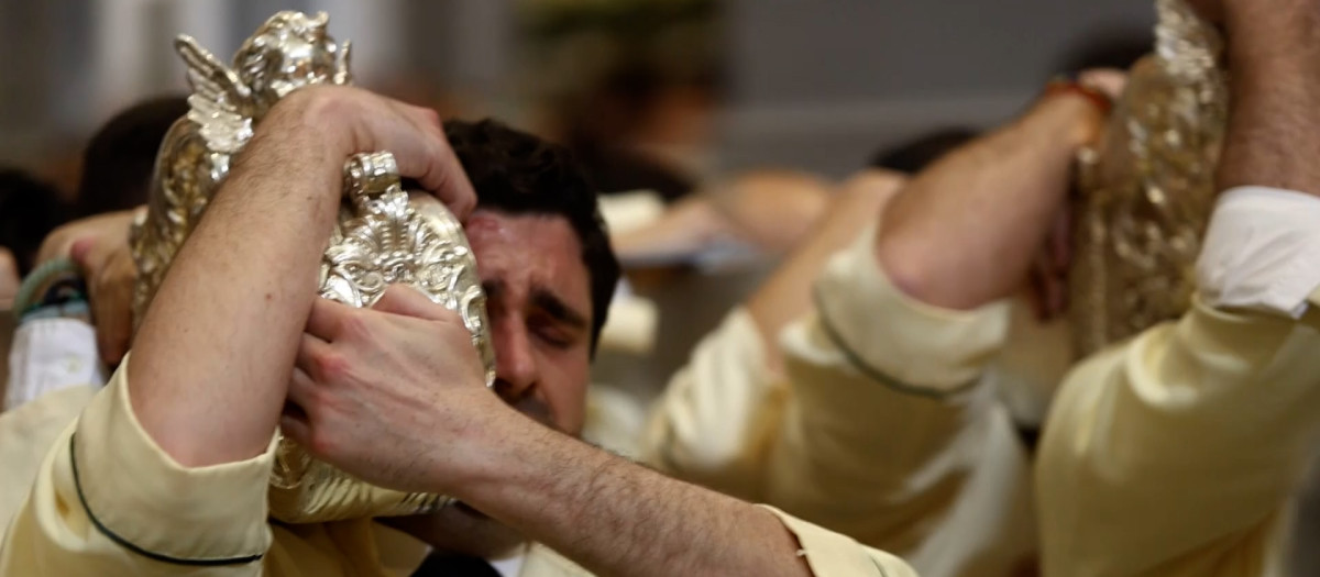 Costalero en una de las procesiones de Semana Santa