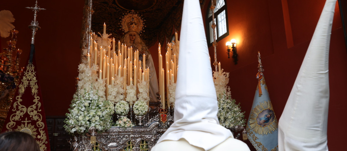 Las procesiones del Lunes Santo en la Catedral de Córdoba, en directo