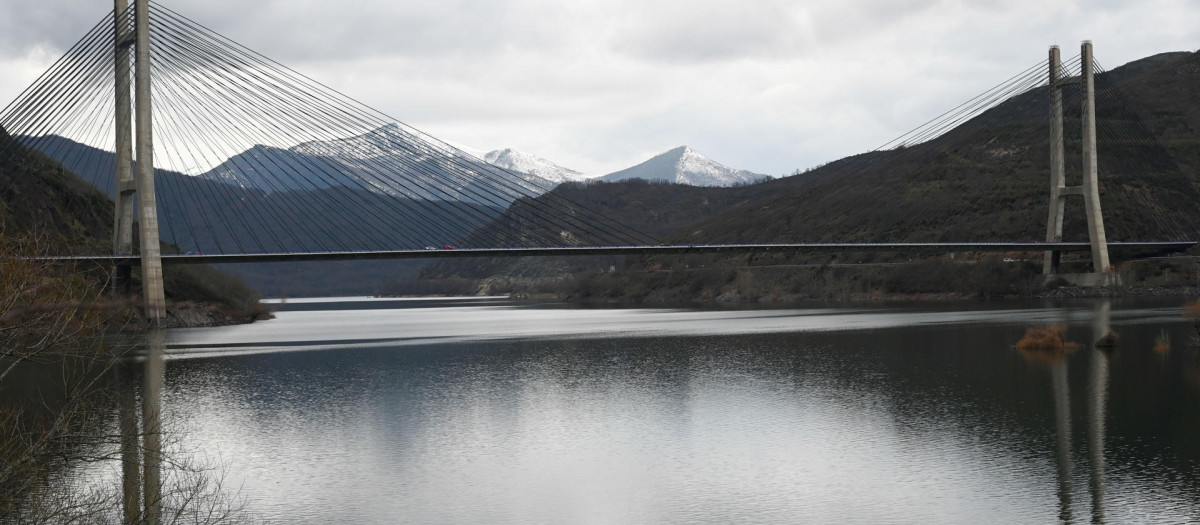 Vista del embalse de Barrios de Luna (León), que se encuentra al 80% de su capacidad