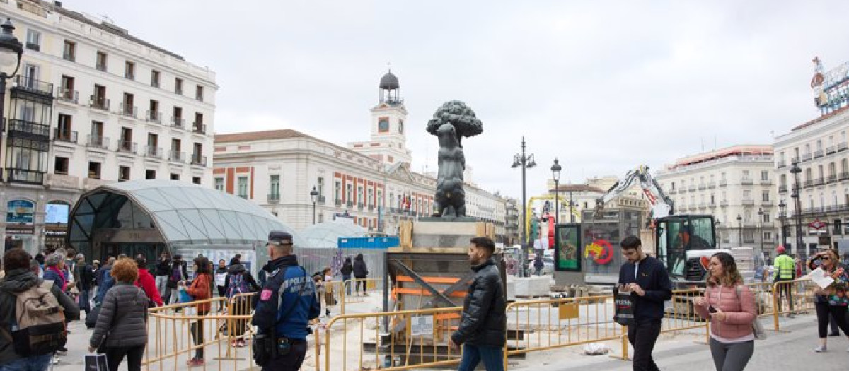 La Plaza del Sol preparada para recibir las procesiones