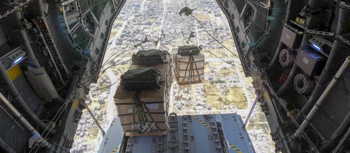 La ayuda humanitaria ha sido transportada a bordo de dos aviones A400