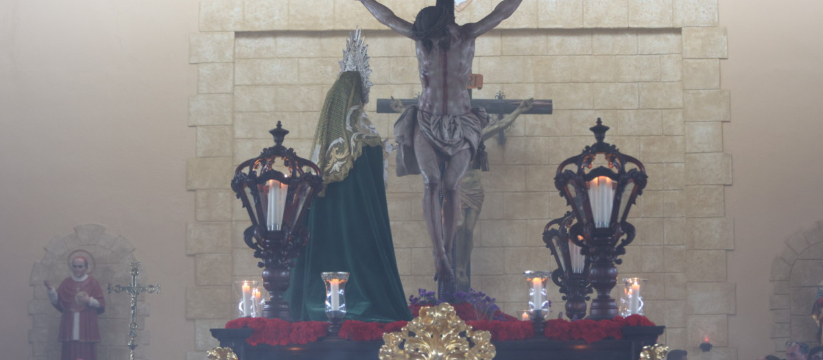 Marchas en Las Palmeras para consolar a los nazarenos de la Piedad