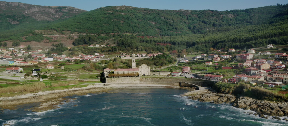 Panorámica del Monasterio Santa María de Oia (Pontevedra)