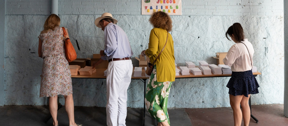 Foto de archivo de un colegio electoral el día de unas elecciones