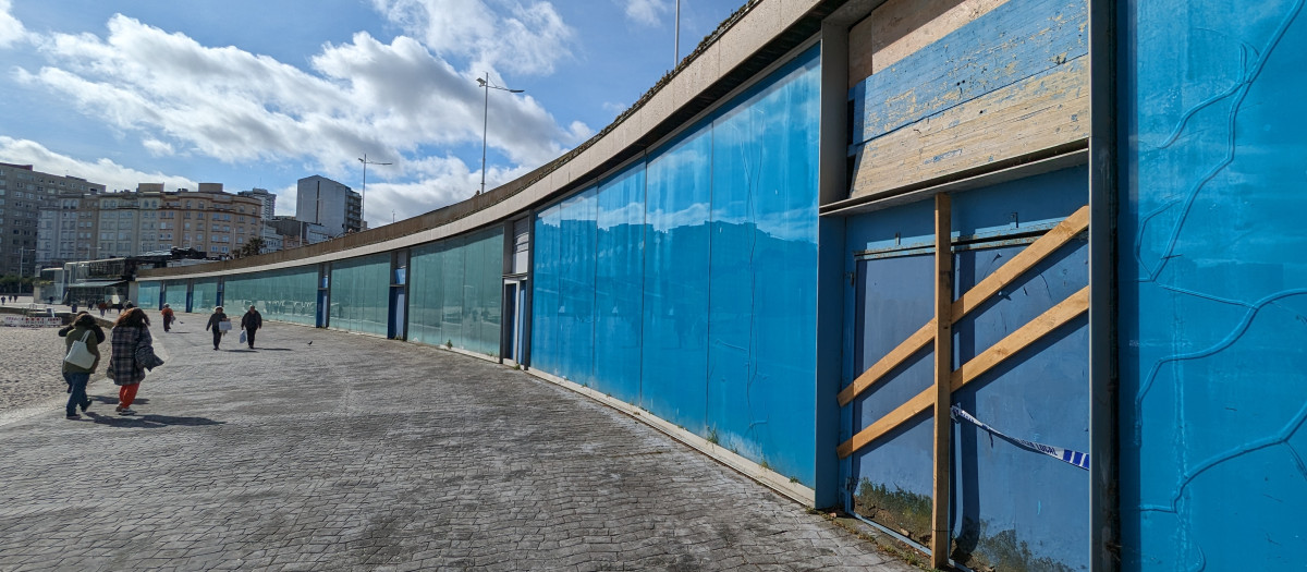 Vista de Los Arcados de Riazor, en estado de abandono