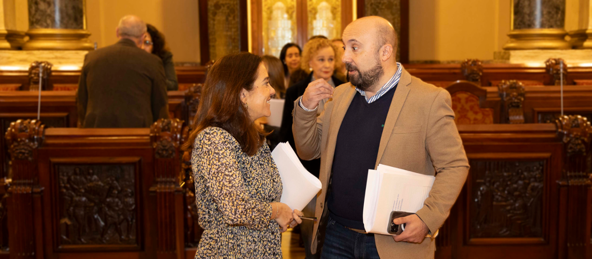 La alcaldesa, Inés Rey, y el edil de Economía, José Manuel Lage Tuñas, durante un pleno