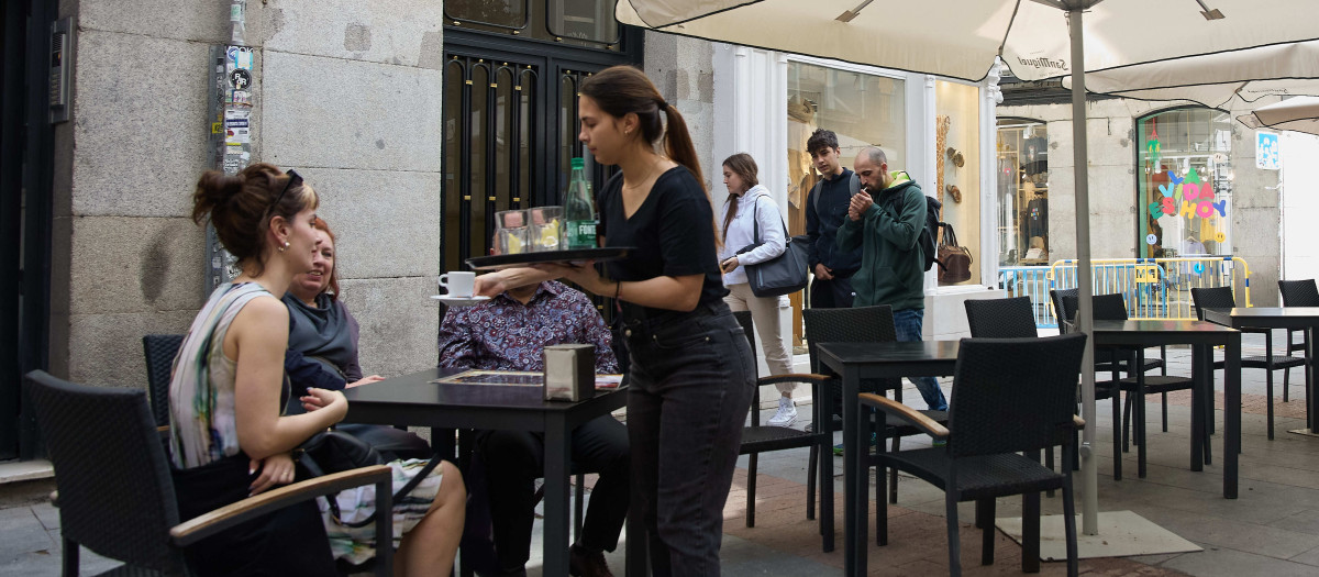 Ambiente en una terraza de un bar, a 21 de marzo de 2024