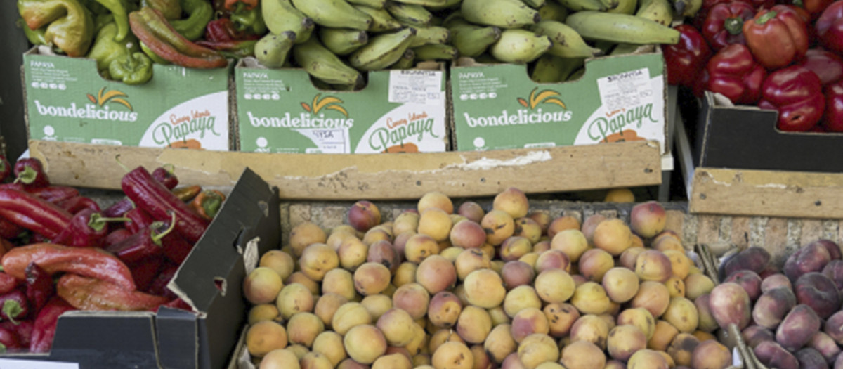 Precios en una frutería.