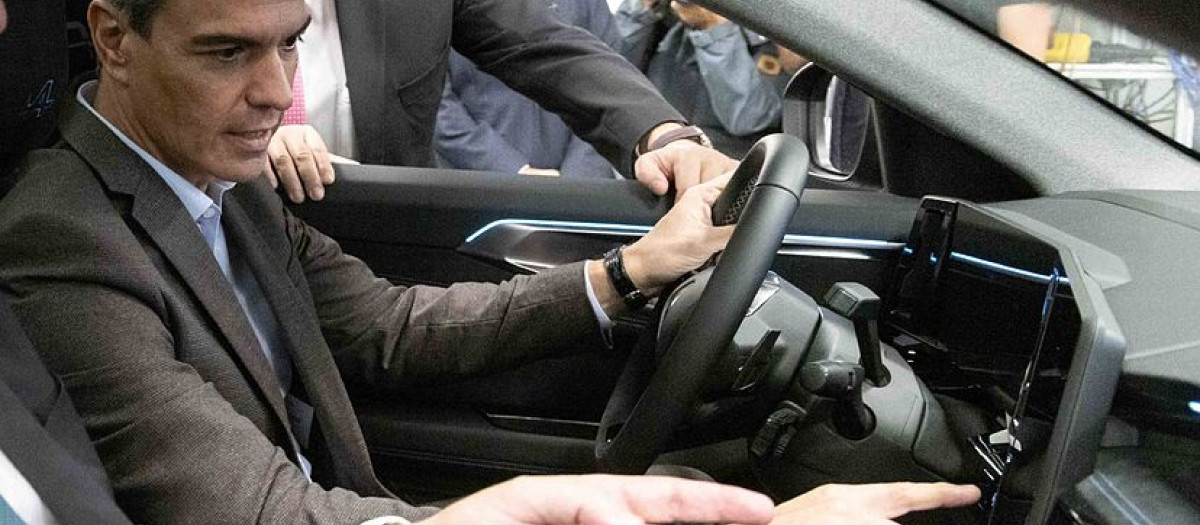 La evolución de los coches obligará a Sánchez a aprender cómo funcionan las nuevas pantallas