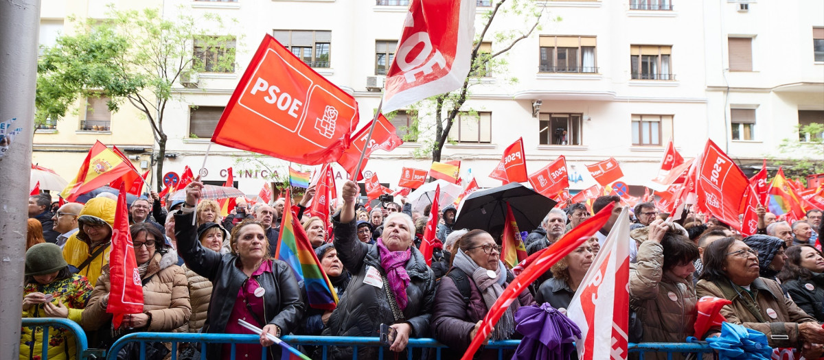 Manifestación en apoyo a pedro Sánchez este sábado en la calle Ferraz de Madrid