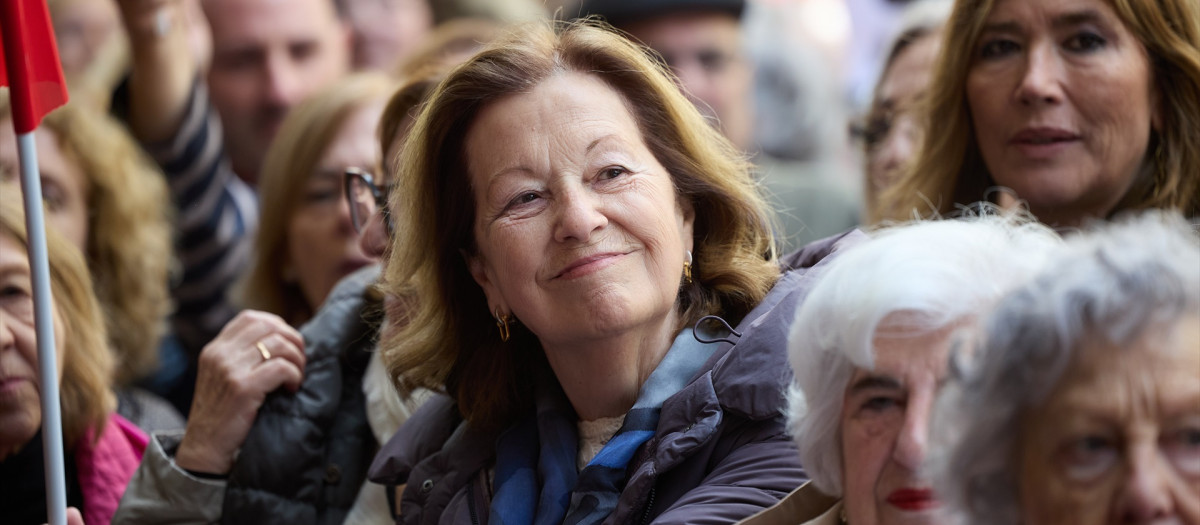 La exmujer de Felipe González, Carmen Romero, en la manifestación de este sábado de apoyo a Sánchez