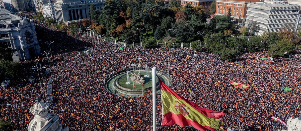 Manifestación contra la amnistía, en Cibeles, del 18 de noviembre de 2023