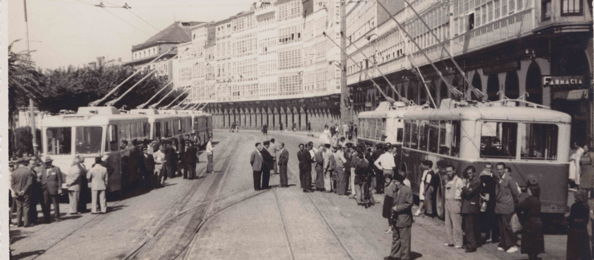 Trolebuses en la avenida de Montoto, en La Coruña