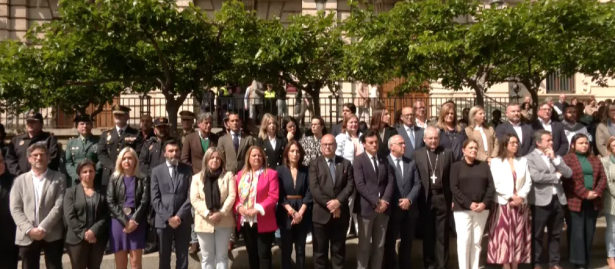 Minuto de silencio convocado por el Ayuntamiento de Jaén en la Plaza de Santa María