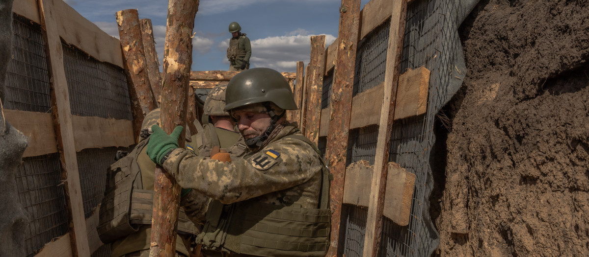 Fuerzas ucranianas en una trinchera en Donetsk