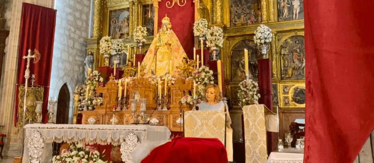 La Virgen de Araceli, en el altar mayor de la parroquia de San Mateo