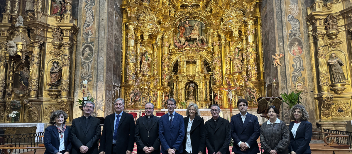 El obispo de la diócesis junto al presidente de La Rioja y otras autoridades