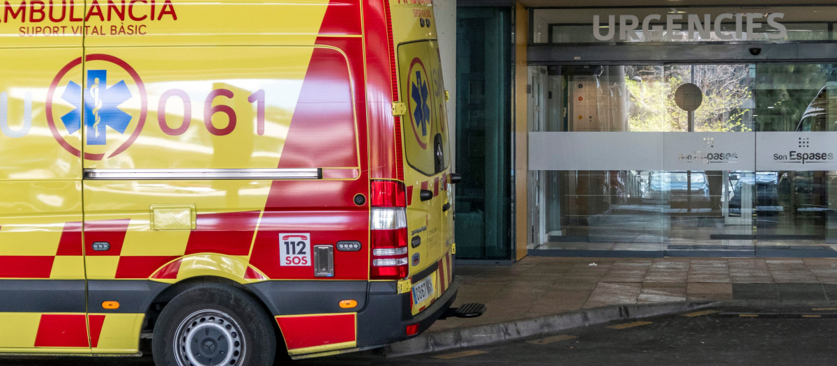 Imagen de archivo de una ambulancia del 061 de Palma de Mallorca