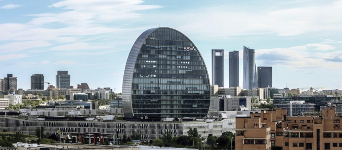 Fachada del edificio ‘La Vela’, en la ciudad del BBVA, Madrid.