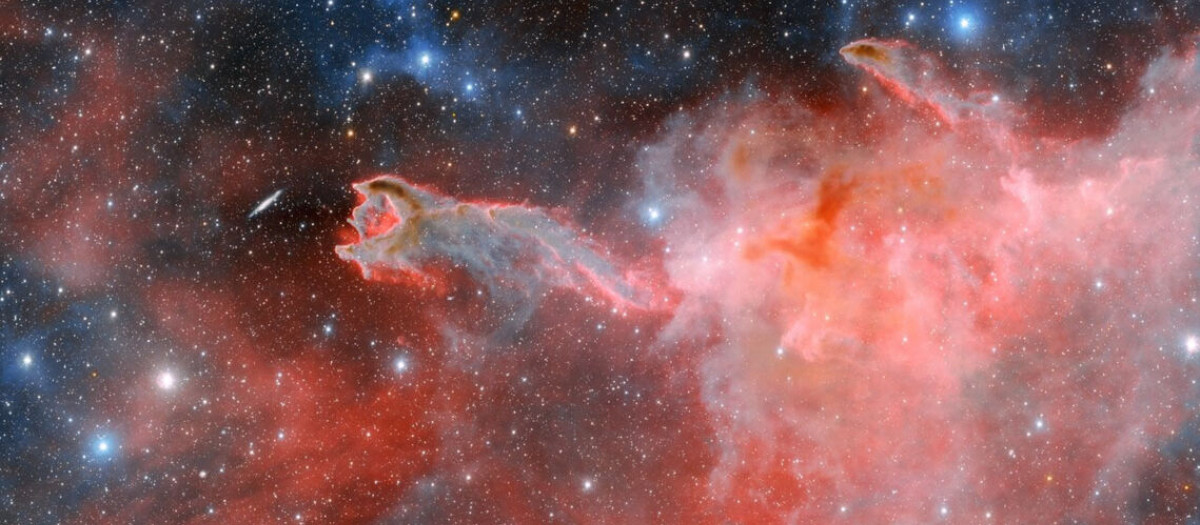 El glóbulo cometario CG 4, también conocido como la "Mano de Dios"