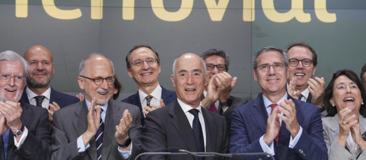 Imagen de la salida al Nasdaq hoy, con el presidente de Ferrovial, Rafael del Pino, en primer plano.