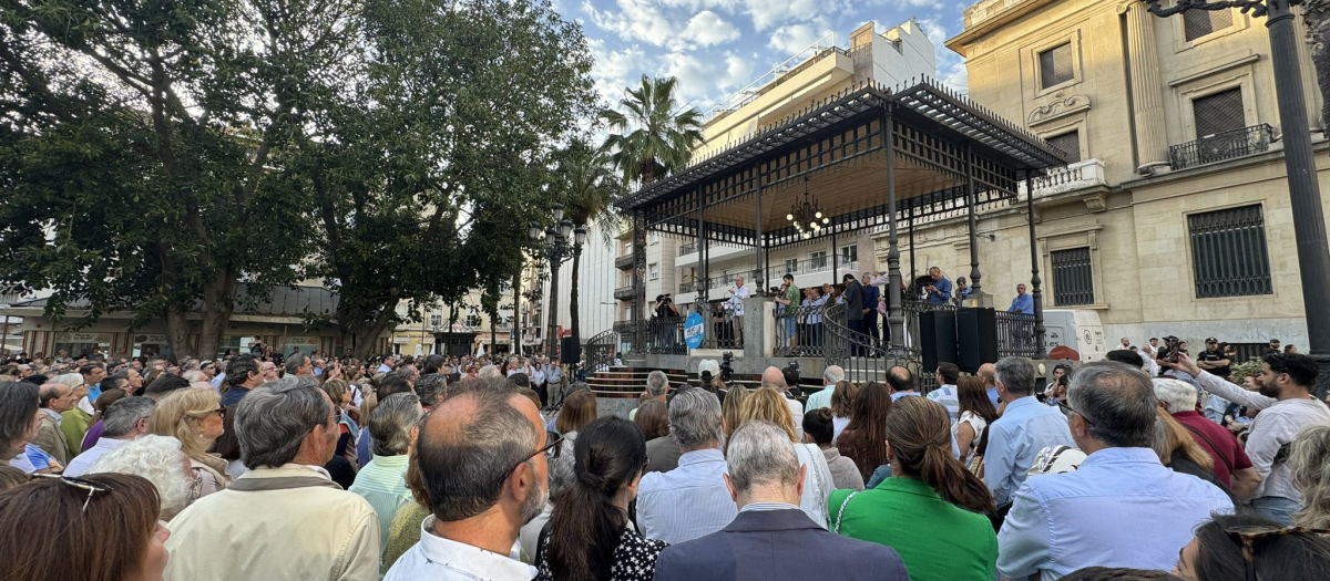 Los onubenses han salido a la calle para exigir el fin de su marginación