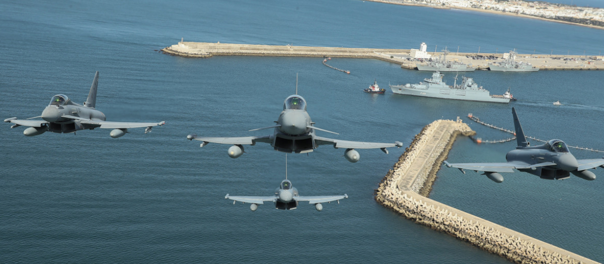 Espectacular sobrevuelo de aviones españoles y alemanes en la Base Aeronaval de Rota en el inicio del despliegue del Pacific Skies 24