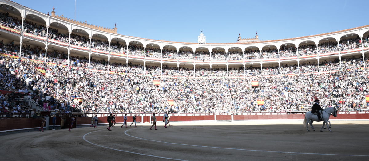 Lleno en el inicio de la feria de San Isidro 2024