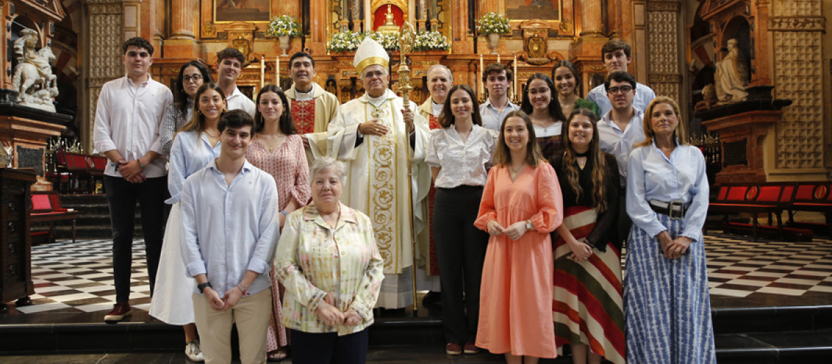 El obispo de Córdoba presidió la eucaristía de envío de una veintena de personas que vivirán este verano una experiencia misionera