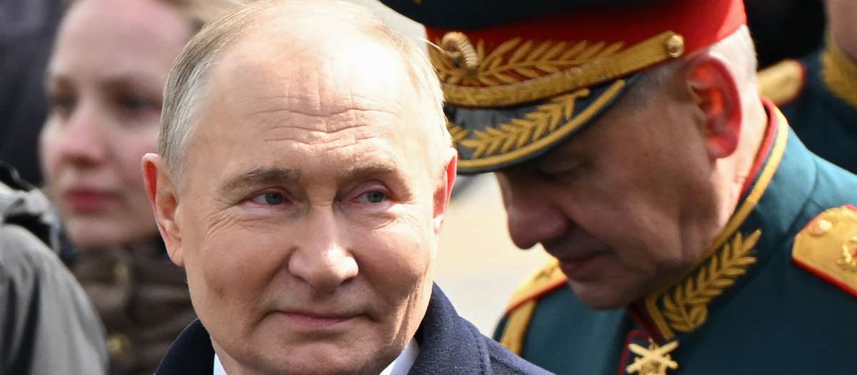 Vladimir Putin y el ahora exministro de Defensa de Rusia Sergei Shoigu