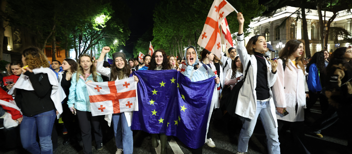 Los manifestantes se echaron a la calle para protestar contra la "ley rusa"