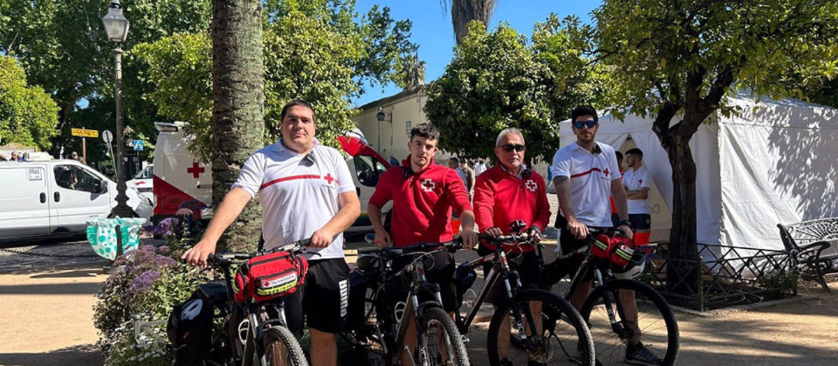 Cruz Roja atendió a 40 personas en el dispositivo sanitario de los Patios de Córdoba.

El dispositivo sanitario de Cruz Roja en la Fiesta de los Patios de Córdoba ha concluido este pasado domingo con un balance de "40 personas atendidas, en su mayoría por problemas de escasa gravedad", aunque 12 de estas personas asistidas han necesitado el traslado a un hospital.

POLITICA ANDALUCÍA ESPAÑA EUROPA CÓRDOBA SOCIEDAD
CRUZ ROJA CÓRDOBA