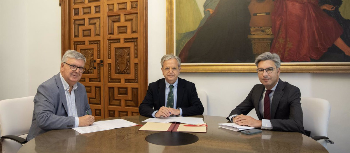 La Diputación y UPA colaboran para fomentar la cualificación profesional del sector agrícola.

El presidente de la Diputación de Córdoba, Salvador Fuentes, y Miguel Cobos, como representante de UPA, han firmado un convenio de colaboración "con el objetivo de impulsar en el medio rural provincial un desarrollo socioeconómico equilibrado y sostenible", así como para fomentar la cualificación profesional del sector agrícola.

POLITICA ANDALUCÍA ESPAÑA EUROPA CÓRDOBA SOCIEDAD
DIPUTACIÓN DE CÓRDOBA