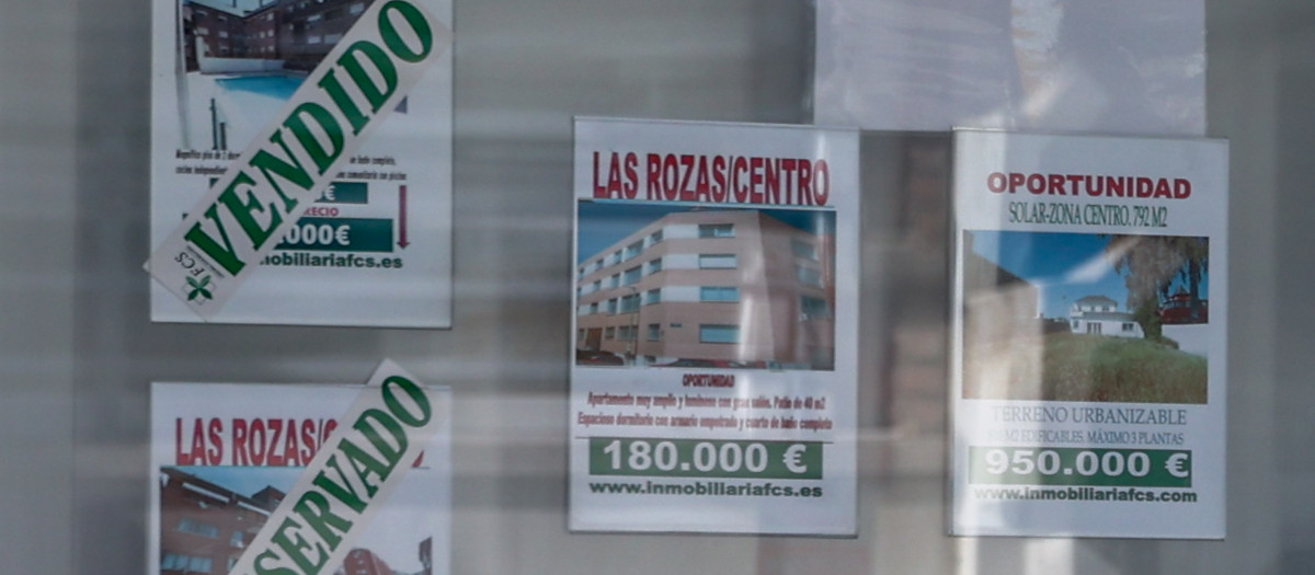 El descenso interanual de la compraventa de viviendas en marzo se ha debido tanto a la bajada de las operaciones