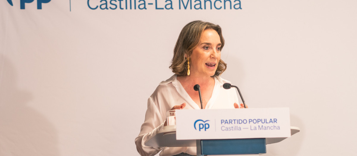 La secretaria general del Partido Popular, Cuca Gamarra,  comparece ante los medios tras el Comité Ejecutivo Regional del PP-CLM, en el Salón Guadalajara del Hotel Beatriz, a 13 de mayo de 2024, en Toledo, Castilla-La Mancha (España). La reunión del Comité Ejecutivo Autonómico del Partido Popular ha terminado con la firma de toda la cúpula en torno a una resolución que viene a defender la Constitución española.
13 MAYO 2024;PP;PARTIDO POPULAR;
Juan Moreno / Europa Press
13/5/2024