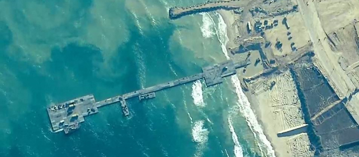 Vista aérea del muelle construido por EE.UU. en la costa de Gaza
