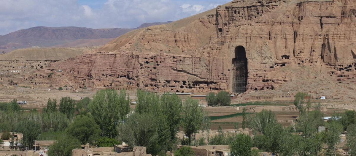 Las ruinas de una estatua de Buda de 1.500 años de antigüedad en Bamiyán, Afganistán
