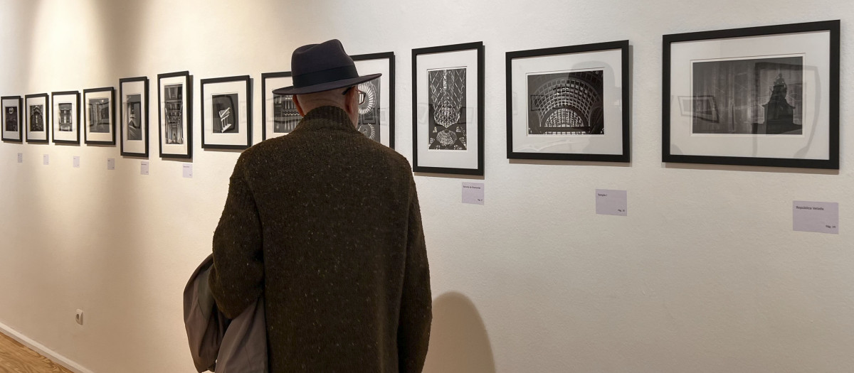 MADRID, 16/05/2024.- Fotografía de asistentes a la plataforma cultural Conexión Buenos Aires, un programa artístico cultural generador de oportunidades para músicos, artistas visuales, actores, productores y gestores culturales argentinos, este jueves, en Madrid. La capital de España acoge por segunda ocasión la plataforma cultural argentina Conexión Buenos Aires, que pretende mostrar, compartir y promover el talento y la creatividad de la ciudad de Buenos Aires en el extranjero. EFE/ Deyni Menjivar