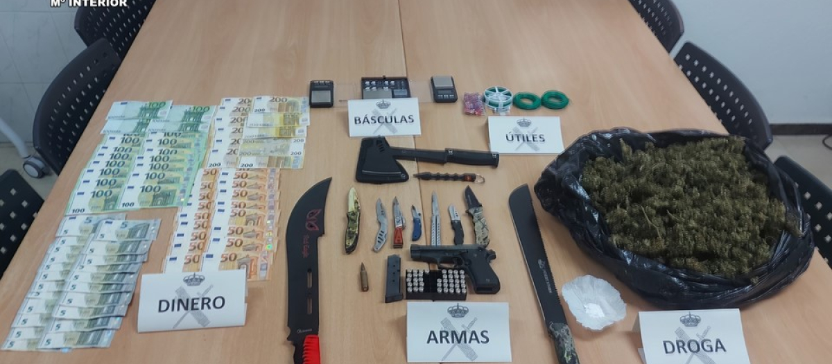 Material incautado por la Guardia Civil durante la operación