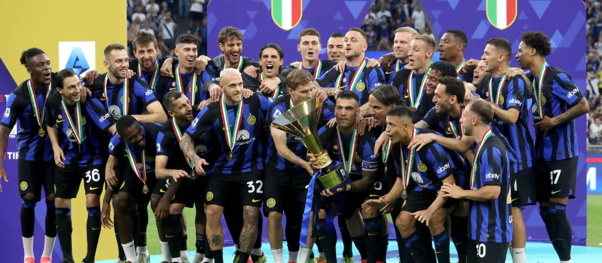 Los jugadores del Inter celebran el título de Serie A