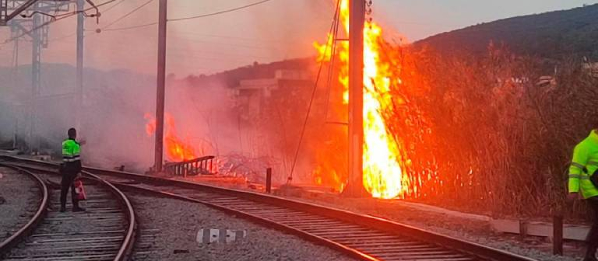 Incendio provocado por el robo de cable de cobre en Montcada Bifurcació