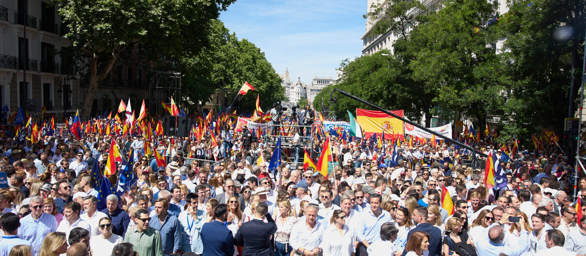 Manifestación del PP contra Pedro Sánchez en la Puerta de Alcalá