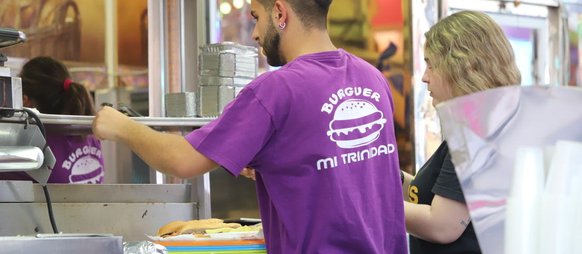 Trabajadores en la feria de Córdoba