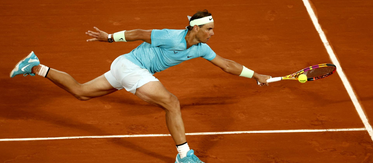 Nadal pelea un punto en Roland Garros