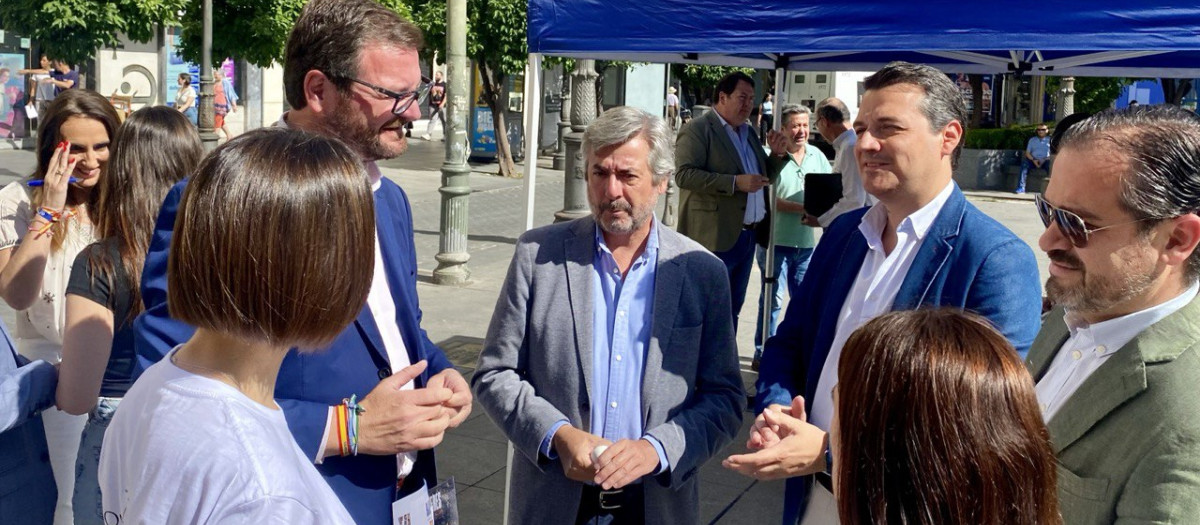 Bellido vuelve a pedir el voto para el PP un año más tarde